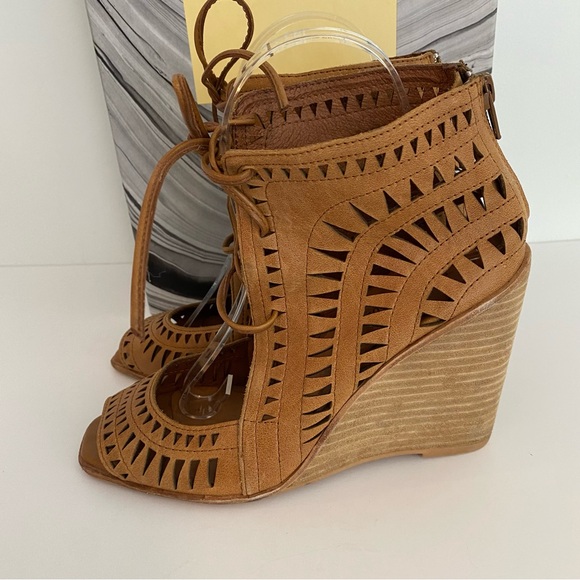 Jeffrey Campbell Rodillo Hi wedge sandal in tan with box - Picture 8 of 10